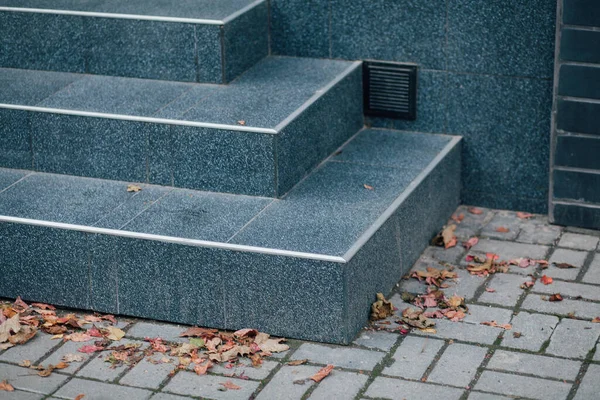 Details Von Straßentreppen Mit Pflastersteinen Freien Tagsüber Gedreht — Stockfoto