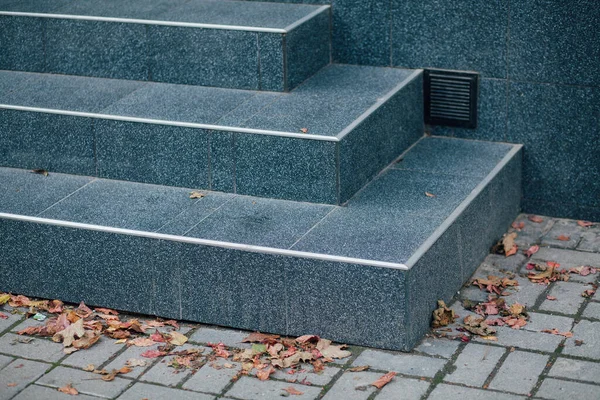 Details Von Straßentreppen Mit Pflastersteinen Freien Tagsüber Gedreht — Stockfoto