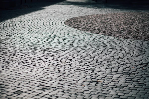 Geneste Straatstenen Van Verschillende Kleuren Chique Tuin Overdag — Stockfoto