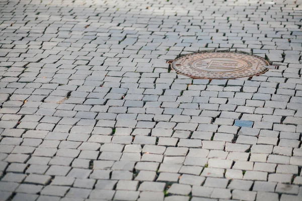 Geneste Straatstenen Van Verschillende Kleuren Chique Tuin Overdag — Stockfoto