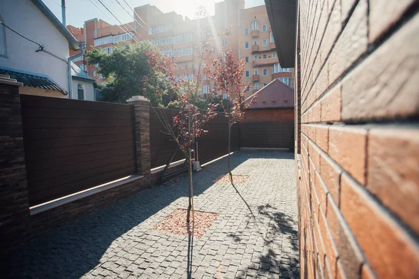 Kırsal kesimdeki modern evin dışında.