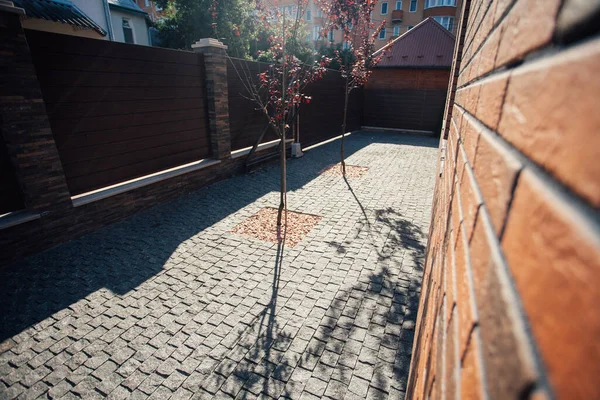 Kırsal kesimdeki modern evin dışında.