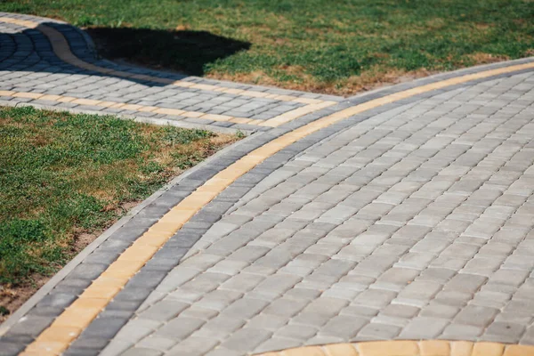 Kırsal kesimdeki modern evin dışında.