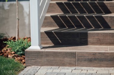 Kırsal kesimdeki modern evin dışında.