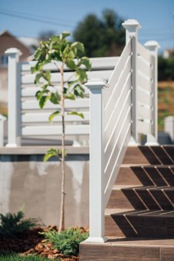 Kırsal kesimdeki modern evin dışında.