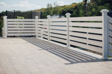 Kırsal kesimdeki modern evin dışında.