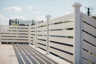 Kırsal kesimdeki modern evin dışında.