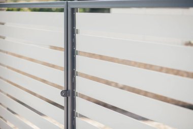 Kırsal kesimdeki modern evin dışında.