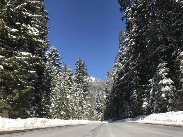 Hermosa Escena Invierno Con Hielo Camino Resbaladizo Situación Conducción Carretera —  Fotos de Stock