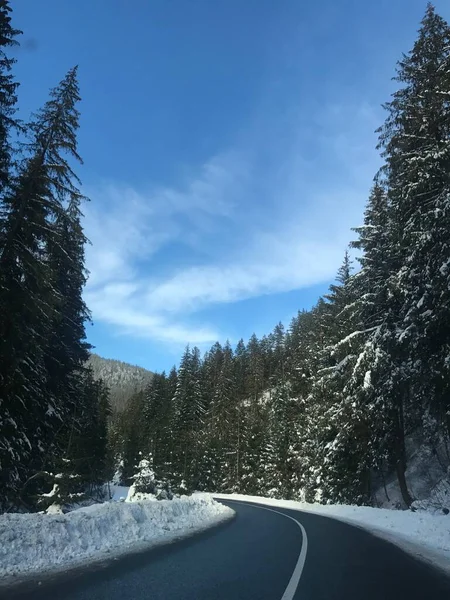 Hermosa Escena Invierno Con Hielo Camino Resbaladizo Situación Conducción Carretera —  Fotos de Stock