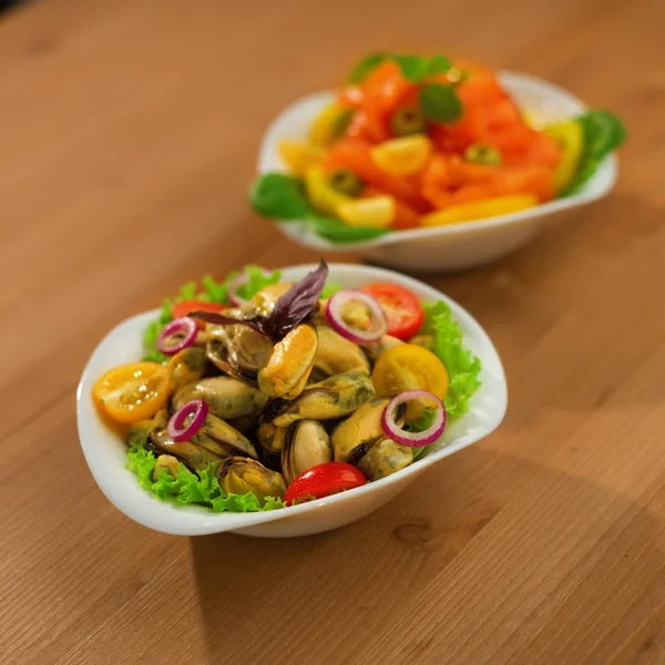 Fresh mussels salad — Stock Photo, Image