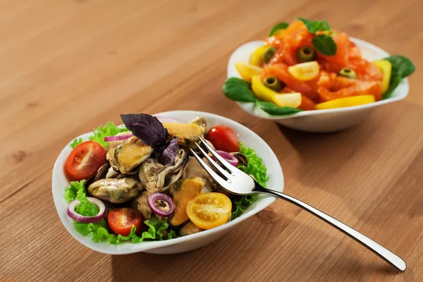 Fresh mussels salad — Stock Photo, Image