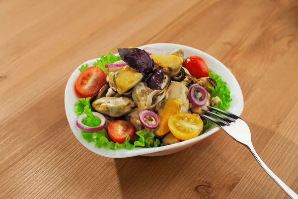 Fresh mussels salad — Stock Photo, Image