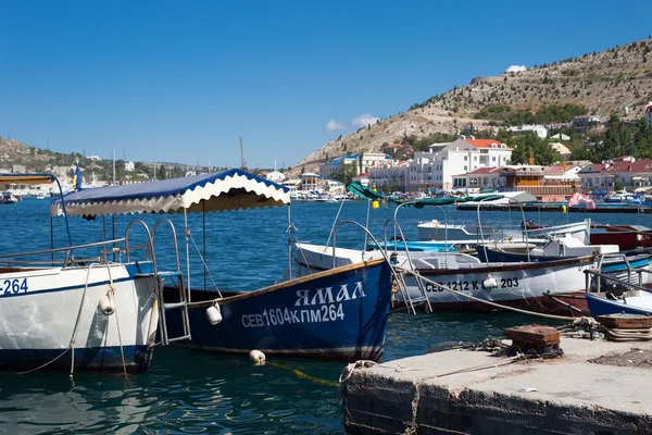 Boats in bay — Stock Photo, Image