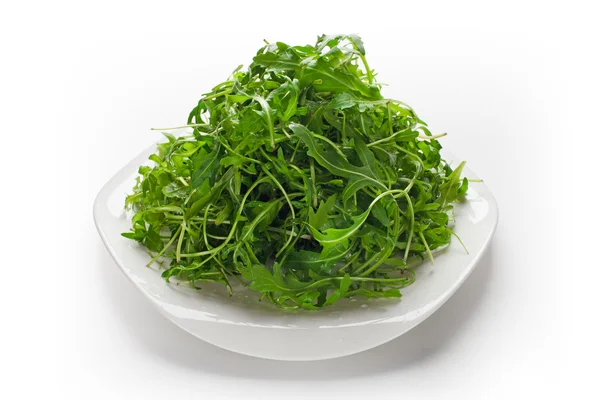 Grüner Ruccola-Salat isoliert — Stockfoto