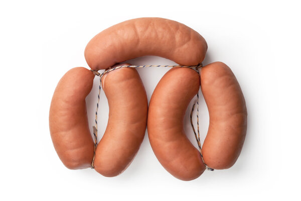 Свежие сосиски, изолированные на белом
