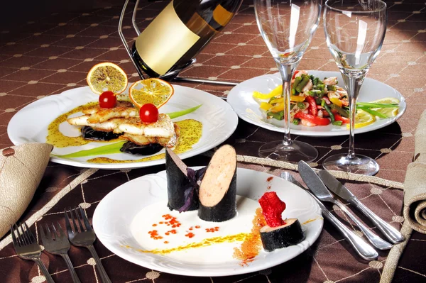 Restoran akşam yemeği