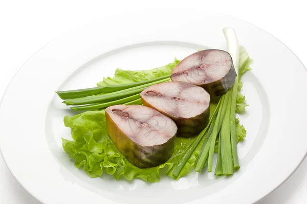 füme balık parçaları ile soğan halkası