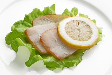 somon ve limon dilimi ile kompozisyon