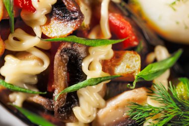 Patlıcan Dolma ve patates mantar ile