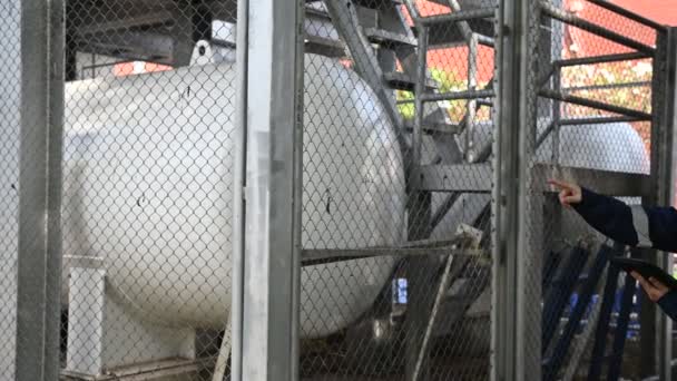 Ingenieros Trabajando Gasolinera Control Del Programa Mantenimiento Preventivo — Vídeos de Stock