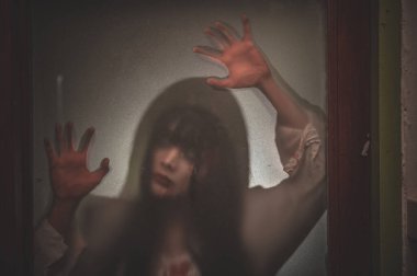 Asyalı kadın portresi hayalet yüzü, zombi, Cadılar Bayramı konsepti