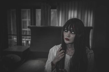 Asyalı kadın portresi hayalet yüzü, zombi, Cadılar Bayramı konsepti