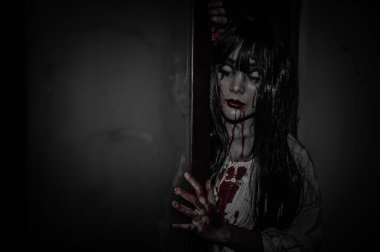 Asyalı kadın portresi hayalet yüzü, zombi, Cadılar Bayramı konsepti