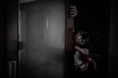 Asyalı kadın portresi hayalet yüzü, zombi, Cadılar Bayramı konsepti