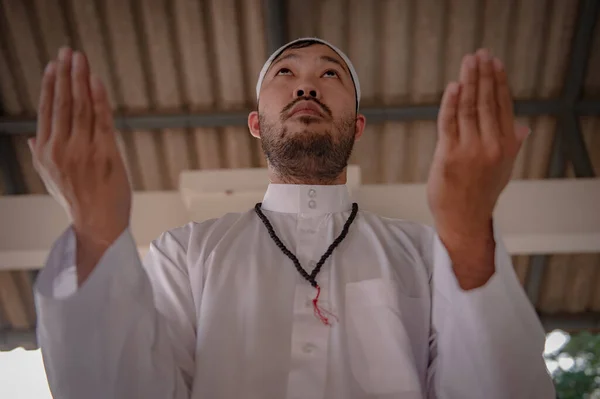 Asijský Islám Muž Modlí Ramadán Festival Koncept — Stock fotografie