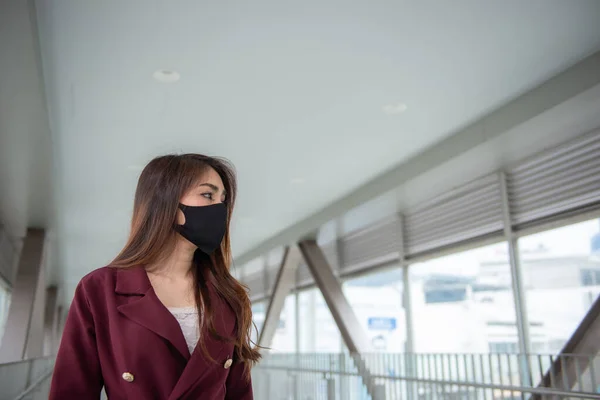 Mulher Asiática Usar Máscara Facial Para Proteger Vírus Covid — Fotografia de Stock