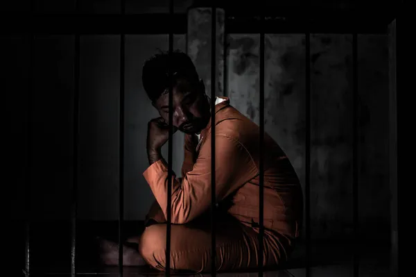 Retrato Hombre Desesperado Por Atrapar Prisión Hierro Concepto Prisionero —  Fotos de Stock