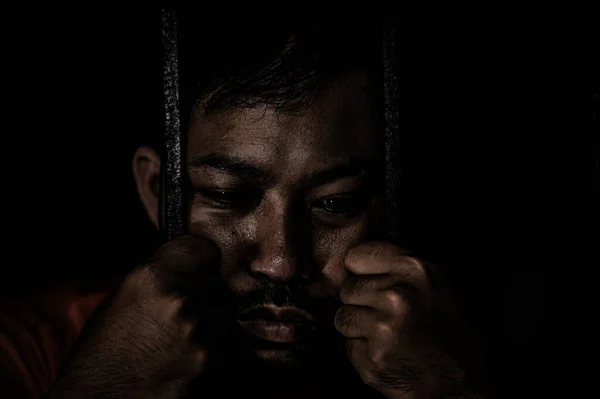 Πορτρέτο Του Ανθρώπου Απελπισμένος Πιάσει Σιδερένια Φυλακή Έννοια Φυλακισμένου — Φωτογραφία Αρχείου