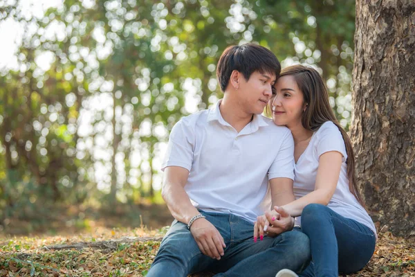Portrait Young Asian Couple Love Forest — Stock Photo, Image