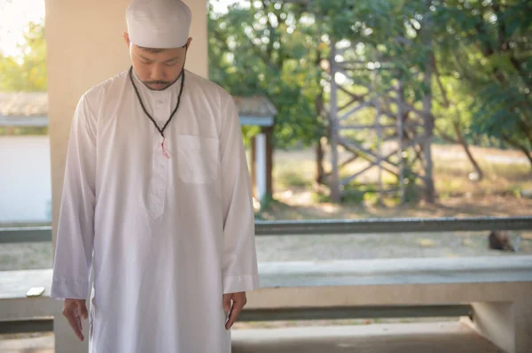 Homem Islâmico Asiático Orando Conceito Festival Ramadã — Fotografia de Stock