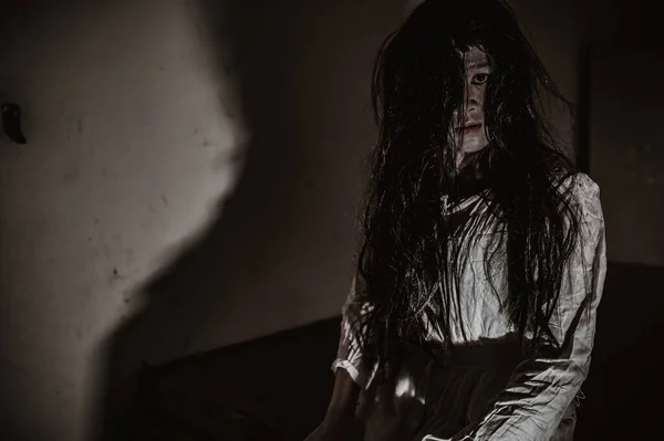 Retrato Mujer Asiática Conforman Cara Fantasma Zombie Concepto Halloween —  Fotos de Stock