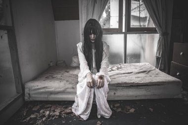 Asyalı kadın portresi hayalet yüzü, zombi, Cadılar Bayramı konsepti