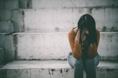 Asyalı kadın aşktan üzgün, kalbi kırık kadın konsepti