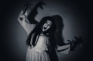 Asyalı kadın portresi hayalet yüzü, zombi, Cadılar Bayramı konsepti