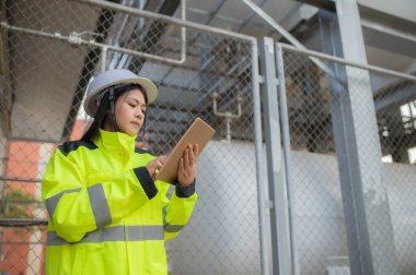 Mühendislerin çalıştığı yer sıvı helyum, önleyici bakım programı kontrolü, Taylandlılar