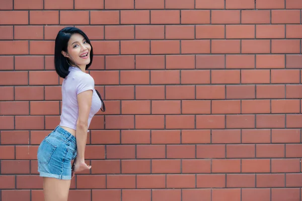 Portrait Hipster Girl Brick Wall Background Beautiful Asian Woman Pose — 图库照片