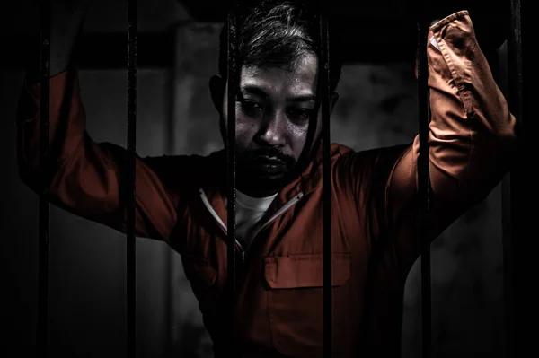 Портрет Людини Відчайдушно Ловити Залізну Язницю Концепція Язня — стокове фото