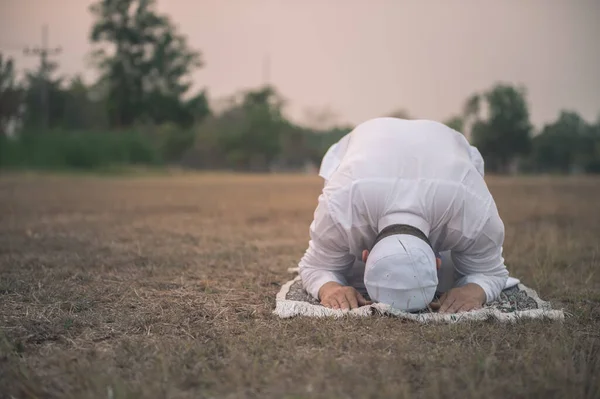 Asian Islam Man Praying Ramadan Festival Concept — Stock Photo, Image