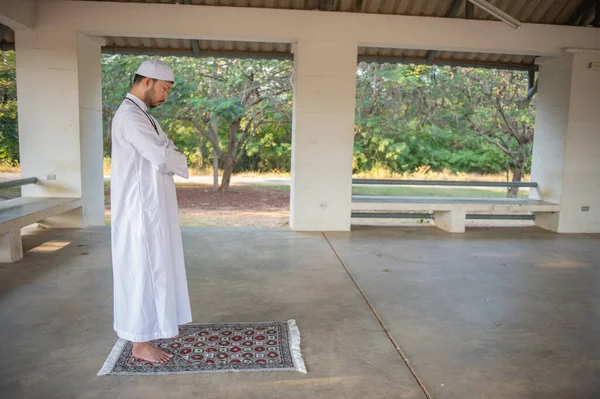 Ázsiai Iszlám Ember Imádkozott Ramadán Fesztivál Koncepció — Stock Fotó