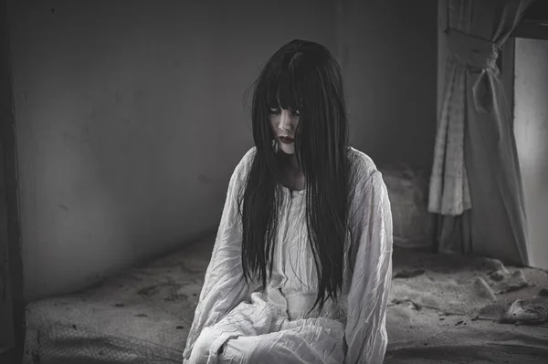 Retrato Mulher Asiática Compõem Fantasma Rosto Zumbi Conceito Halloween — Fotografia de Stock