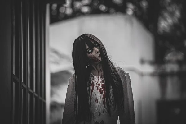 Retrato Mulher Asiática Compõem Fantasma Rosto Zumbi Conceito Halloween — Fotografia de Stock