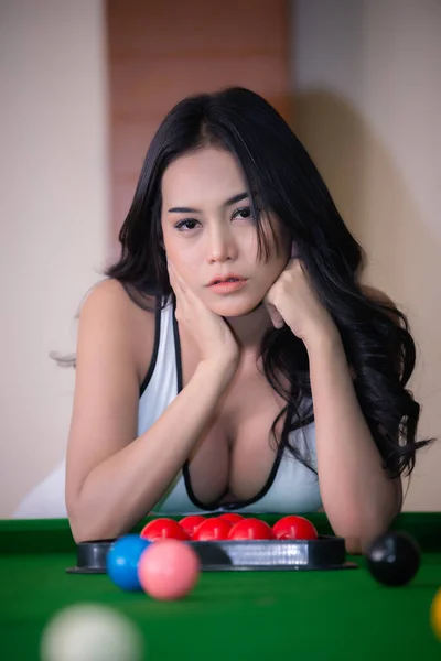 Portré Ázsiai Szexi Visel Fekete Egy Darab Snooker Klub Gyönyörű — Stock Fotó