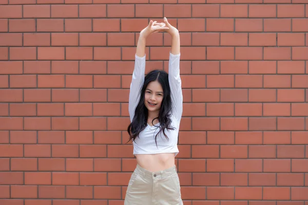 Porträt Von Hipster Mädchen Auf Backsteinmauer Hintergrund Schöne Asiatische Frau — Stockfoto