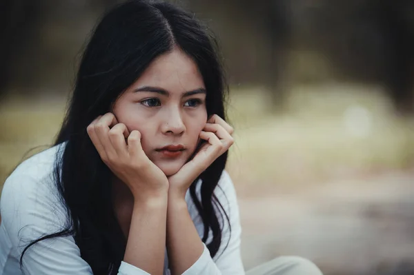 Güzel Taylandlı Kadın Karşılıksız Aşktan Çok Üzgün Aşkı Klasik Tarzı — Stok fotoğraf