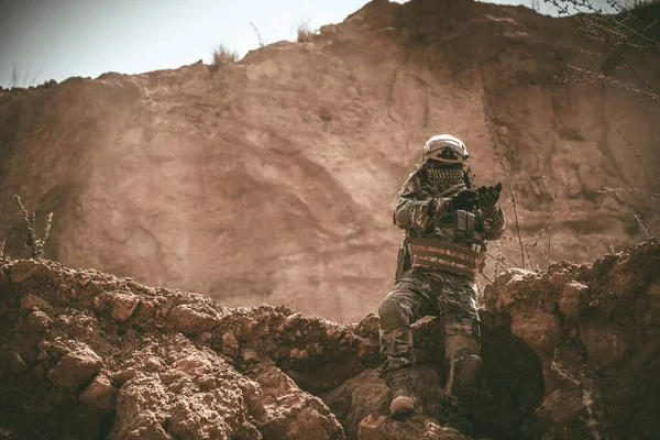 砂漠での戦争に特殊部隊の兵士 タイ人 陸軍兵士最前線をパトロール — ストック写真